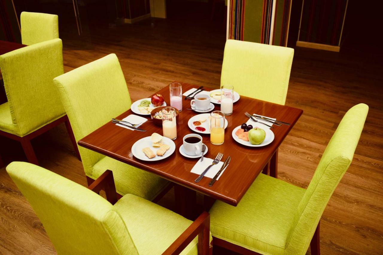 Almudena Suites Ουγιούνι Εξωτερικό φωτογραφία